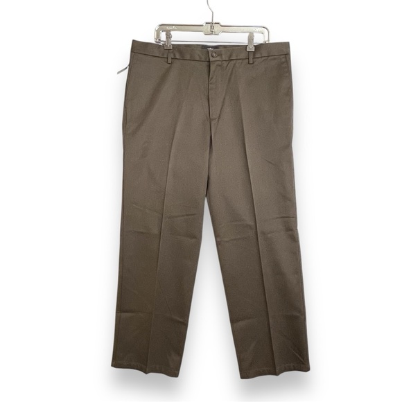 Dockers Men's D2 Signature Khaki Straight Fit Pants Flat Front Khaki Brown 38/30 - Picture 2 of 14